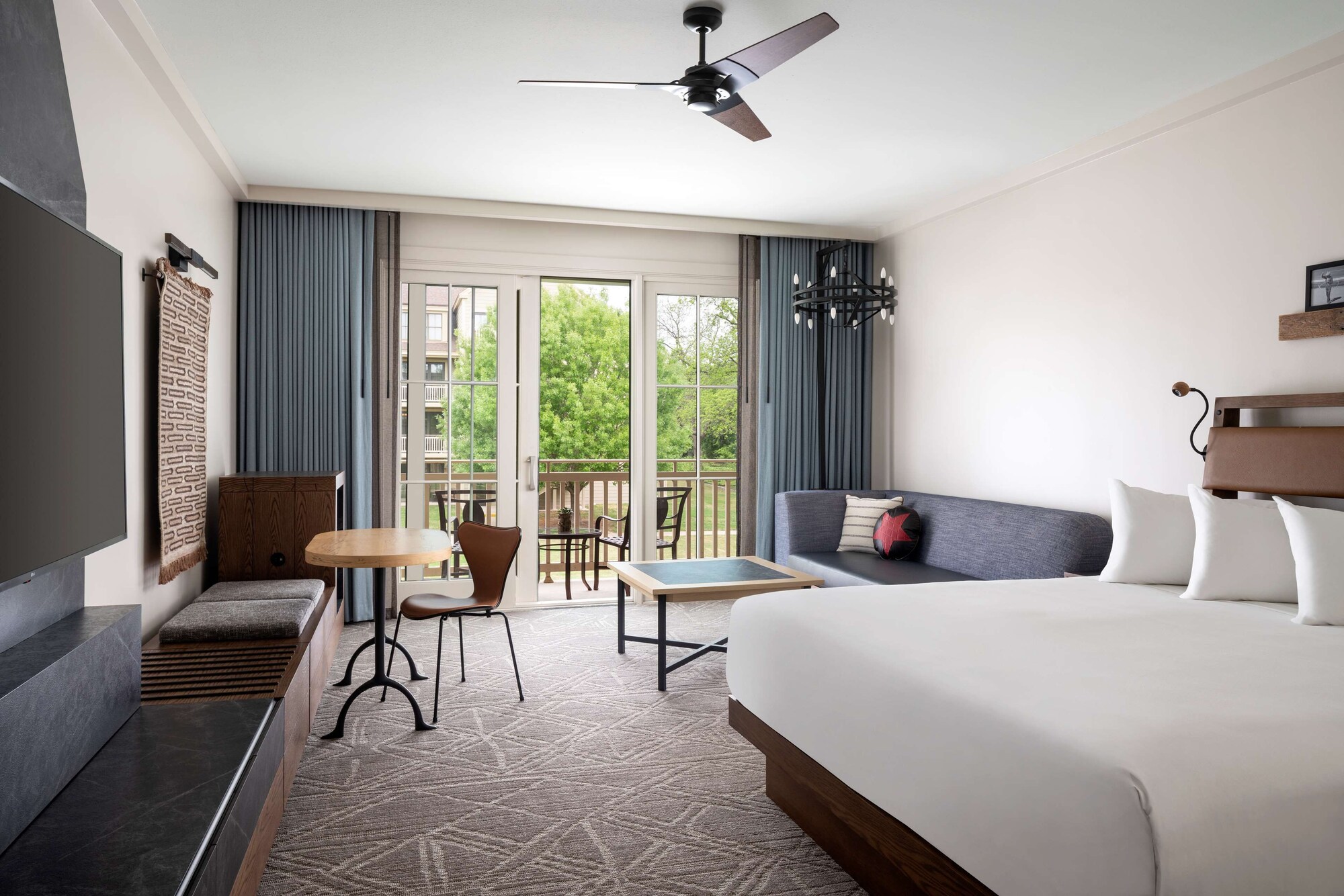Suite, King Bed, Sofa, Patio