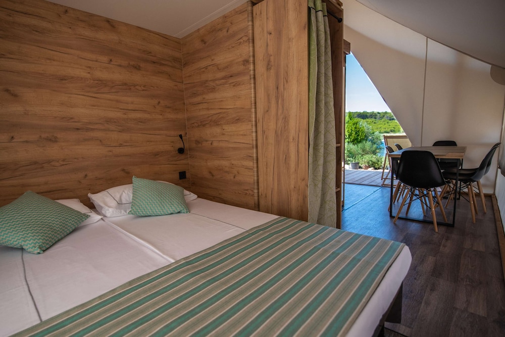 3 Bedrooms, Safari, Premium, Tent