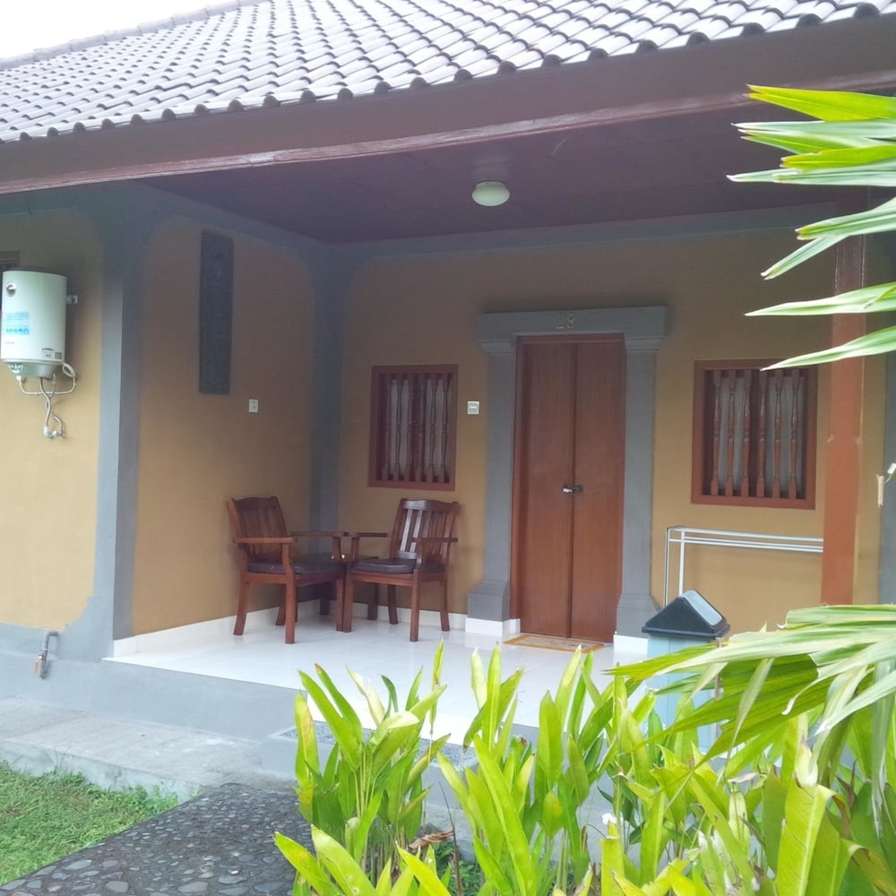 Suji Bungalow 10/66