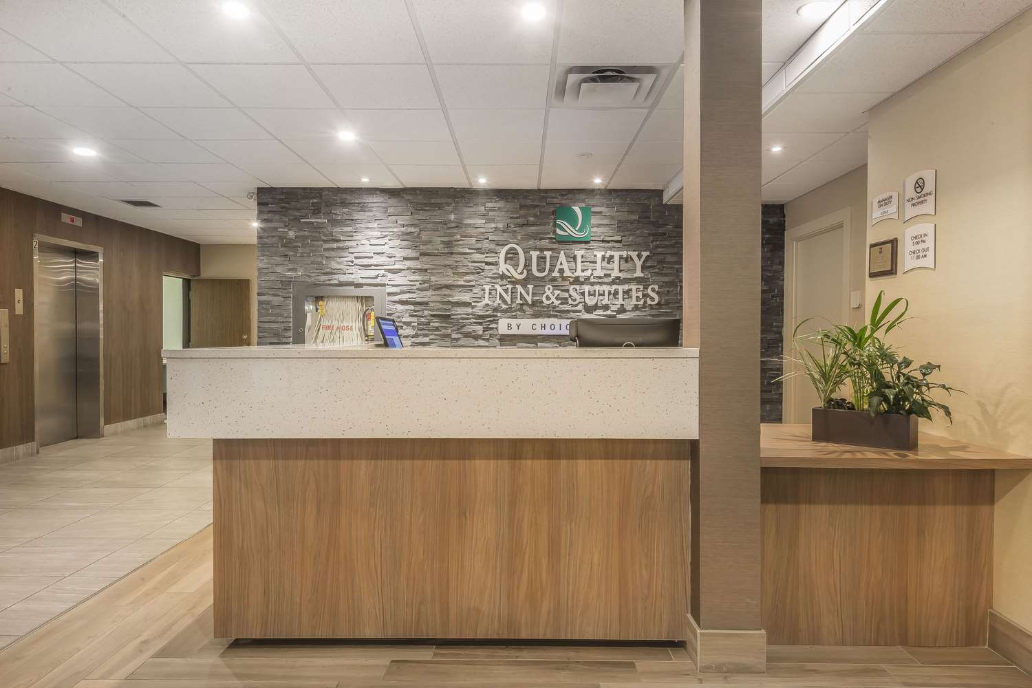 Quality Inn & Suites Downtown Windsor 7/20