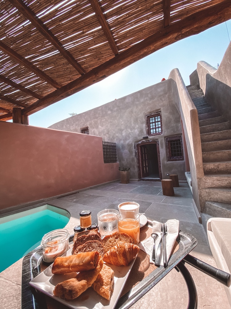 Andronikos Canaves Santorini 16/22