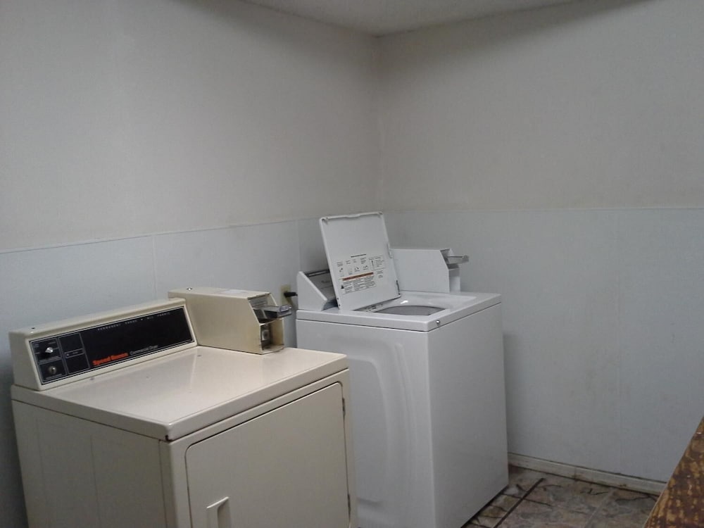 TRAVELODGE TULSA 12/17