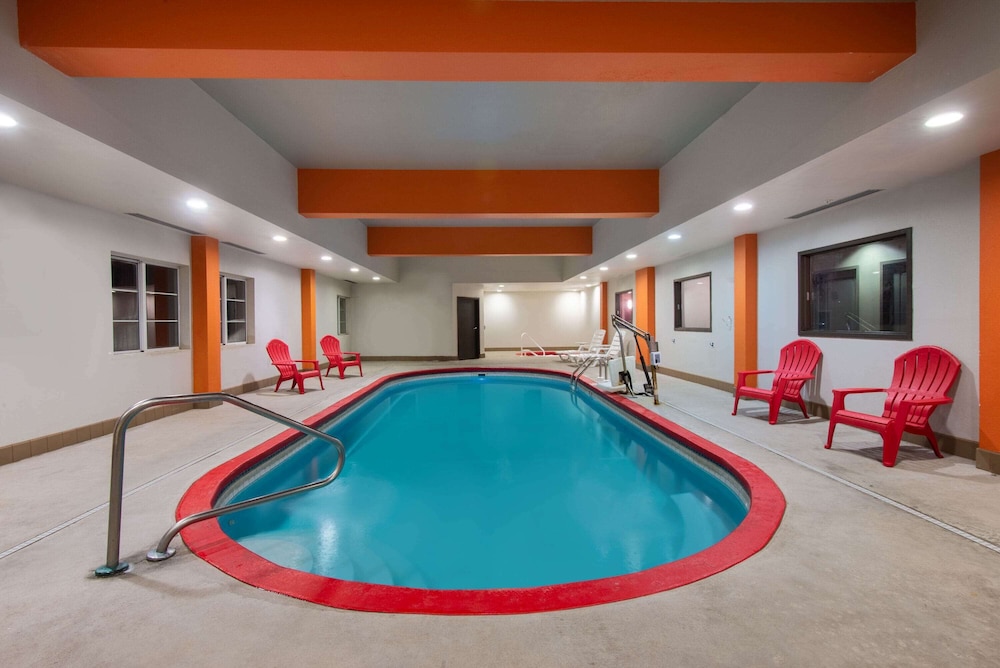 La Quinta Inn & Suites by Wyndham Harrisburg-Hershey 1/51
