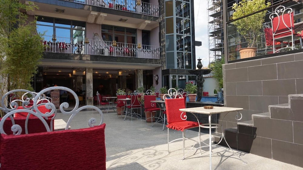 ELYSEE HOTEL 32/33