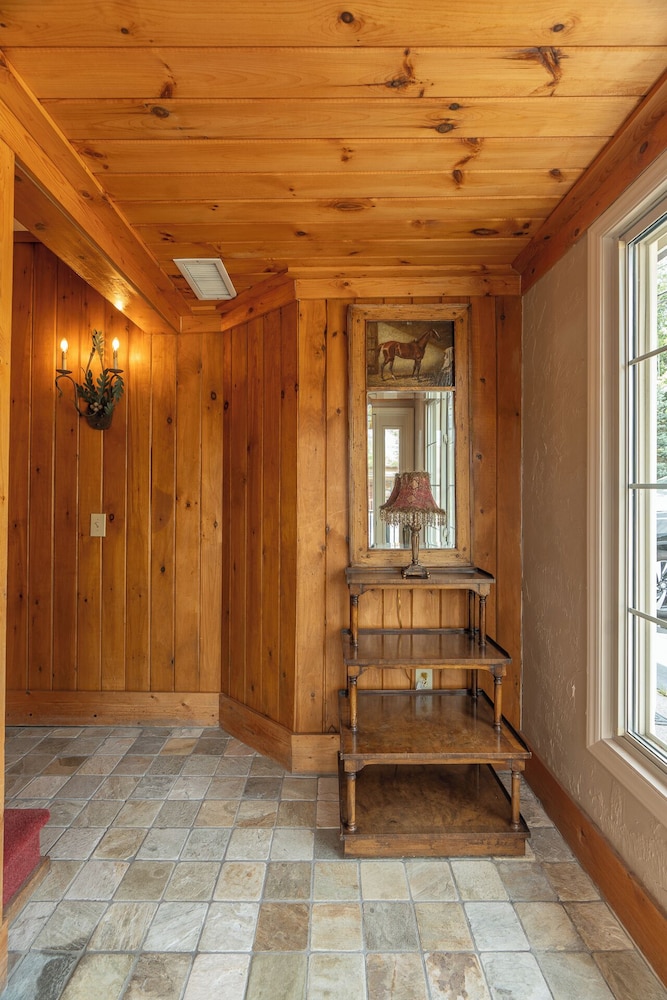 Ridgeway Inn 36/69