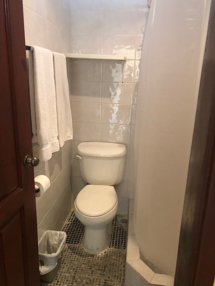 ROOM, SINGLE