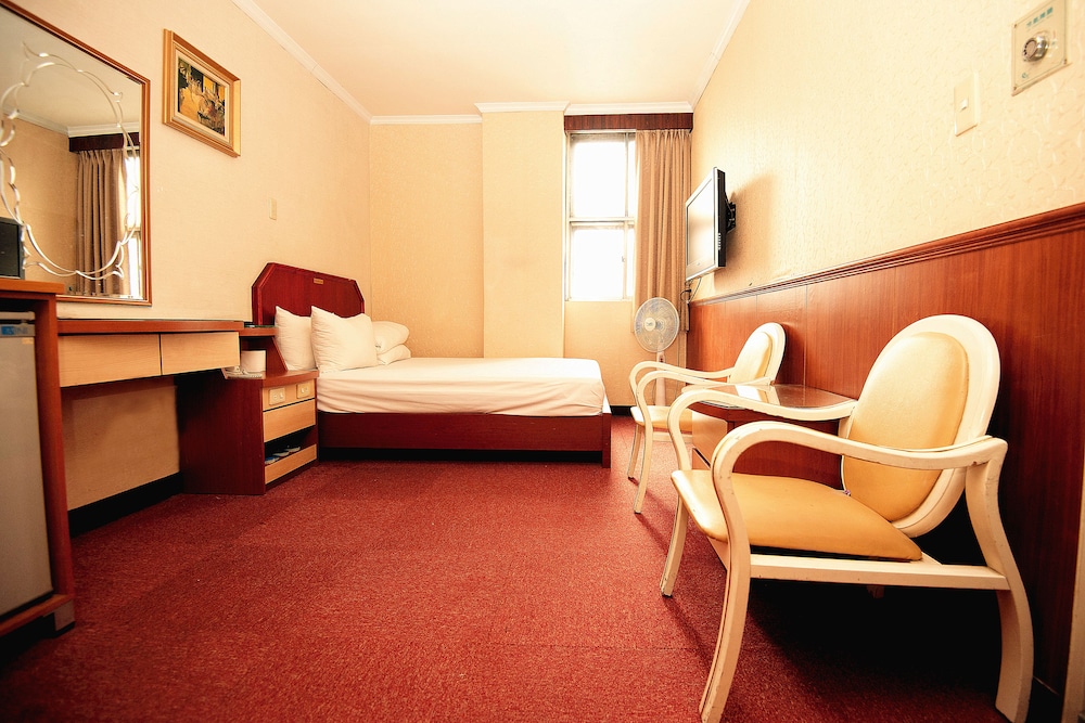 New May Flower Hotel 13/32