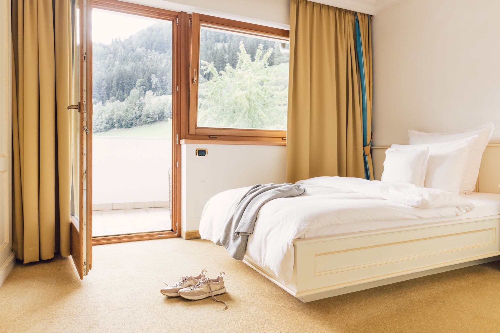 Room, Single, Single Bed