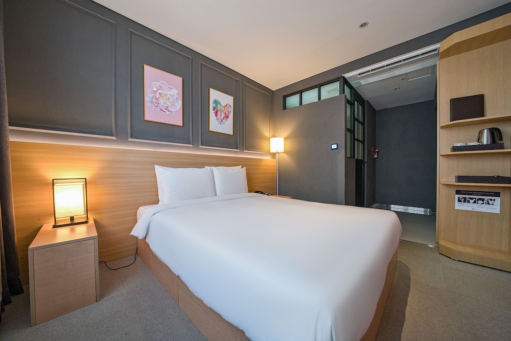 FEMALE ONLY, STANDARD, DOUBLE BED