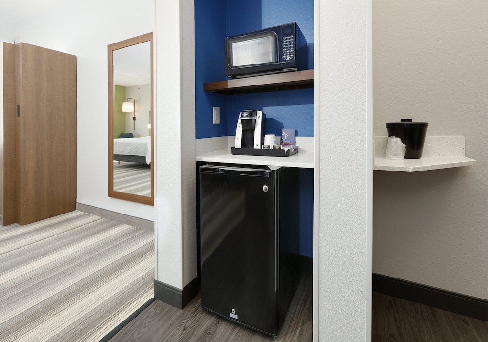 Holiday Inn Express Hotel And Suites Denton Unt Twu 8/68