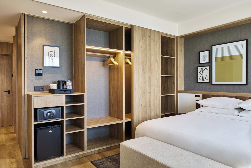 Four Points by Sheraton Barcelona Airport 8/50