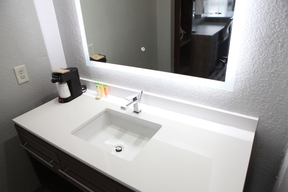 All Seasons Inn & Suites 27/41