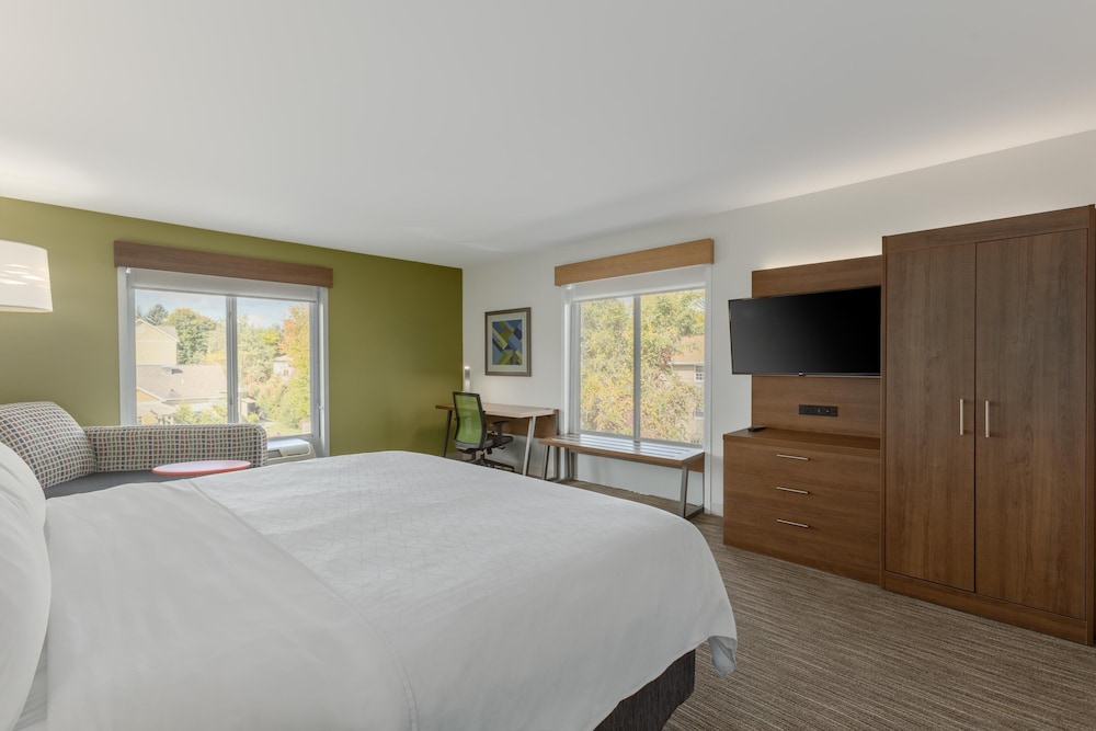 Holiday Inn Express Hotel and Suites Binghamton University-Vestal 15/52