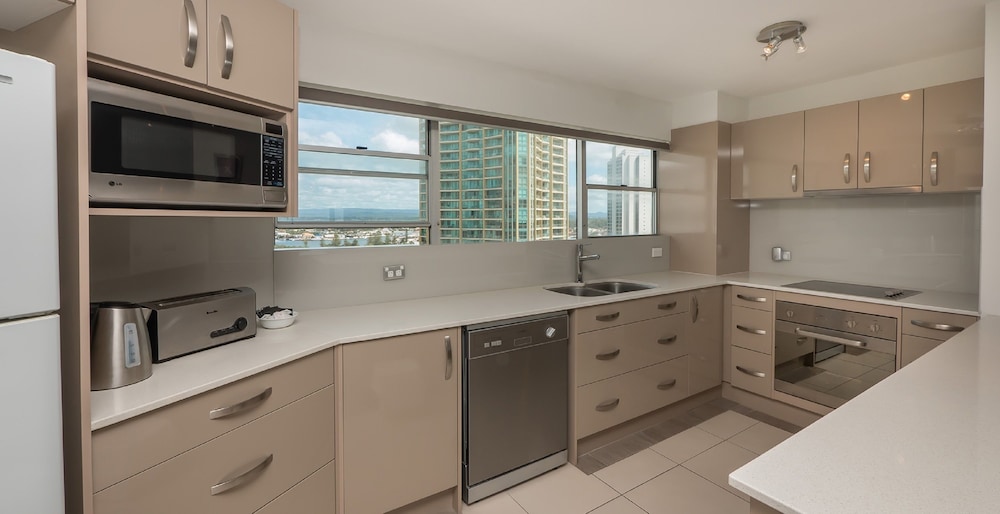 Pacific Plaza Apartments 52/75