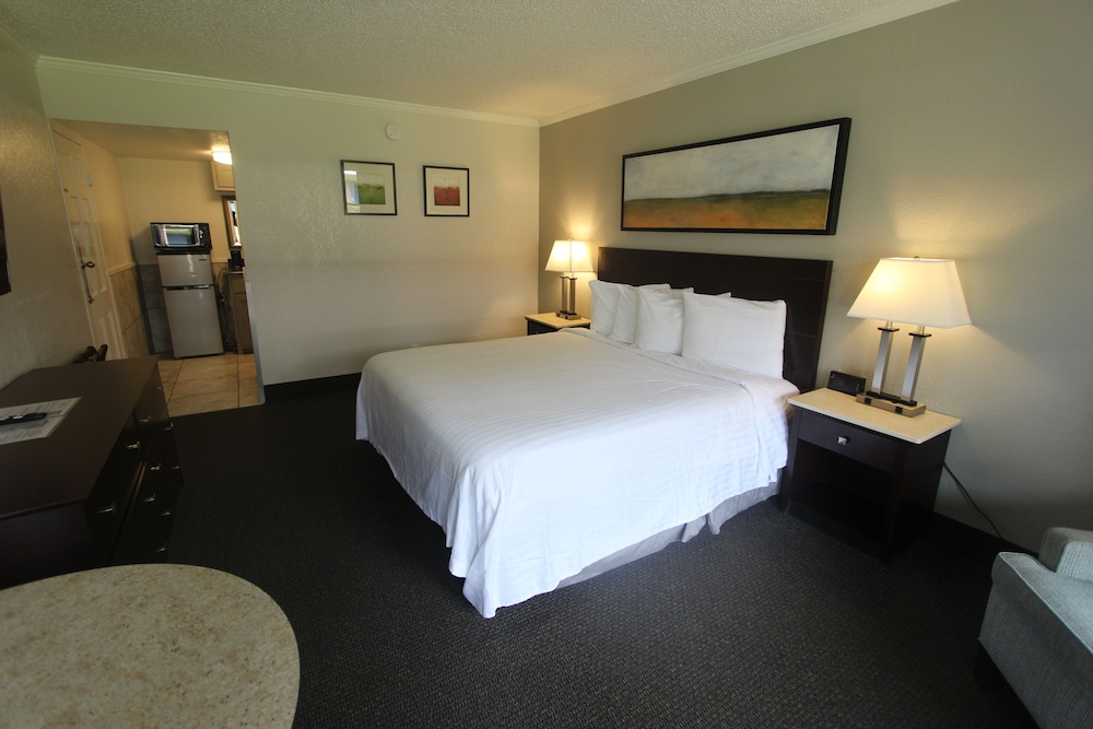 At Home Inn And Suites Pensacola 22/80