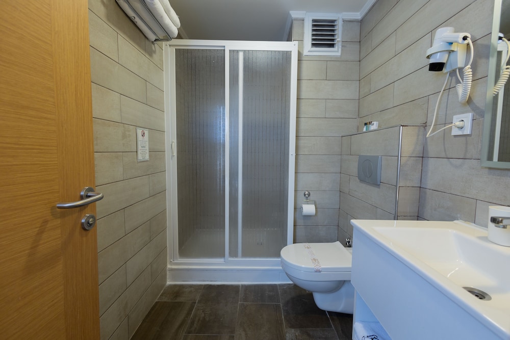 MB CITY HOTEL 39/43