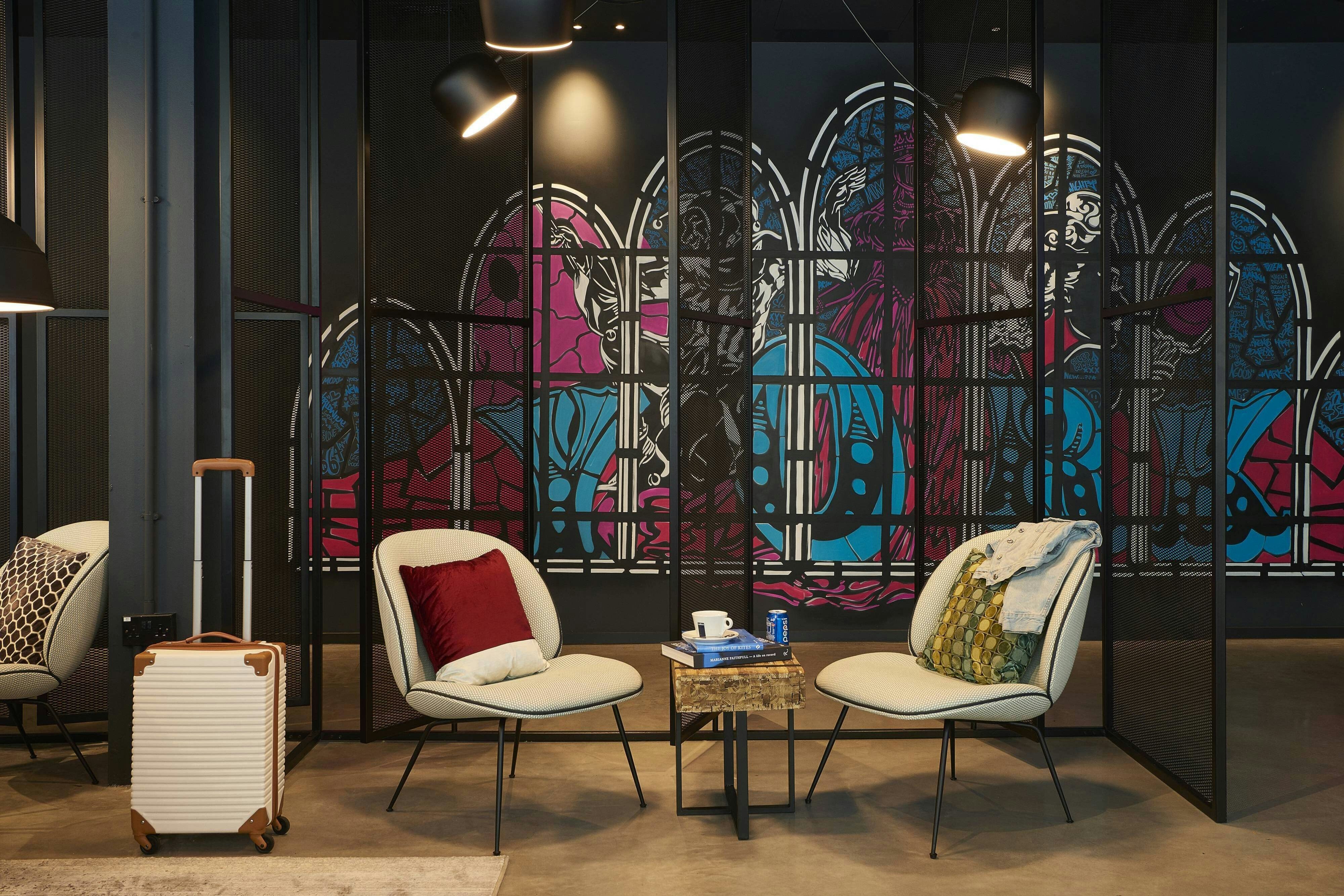 Moxy York 27/50