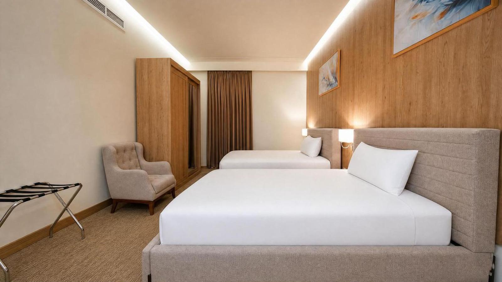 BAZ Hotel 25/73