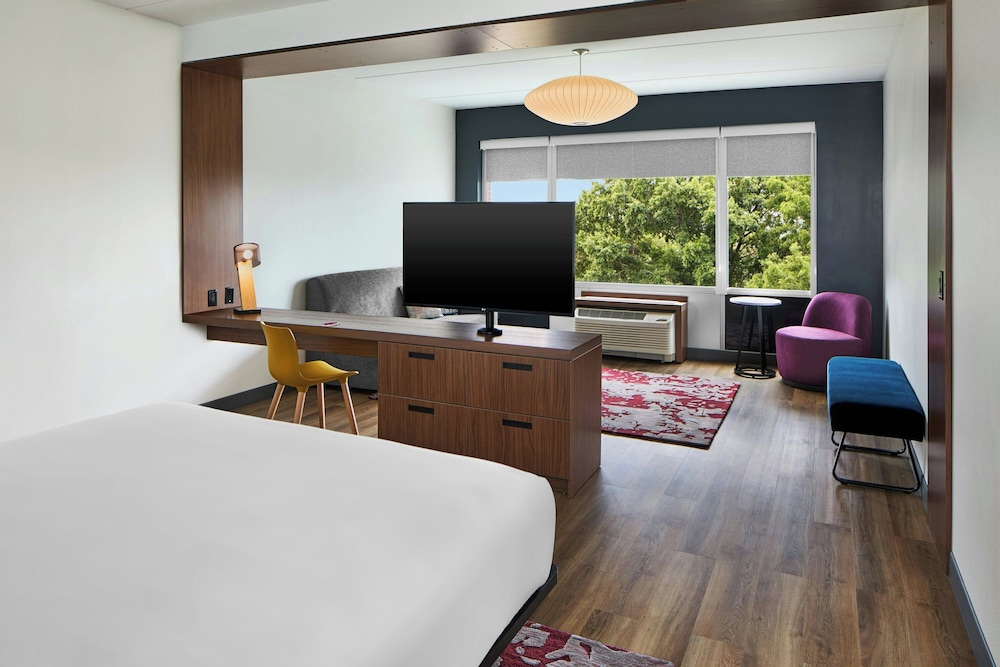 Studio, King Bed, Campus View, Sofa