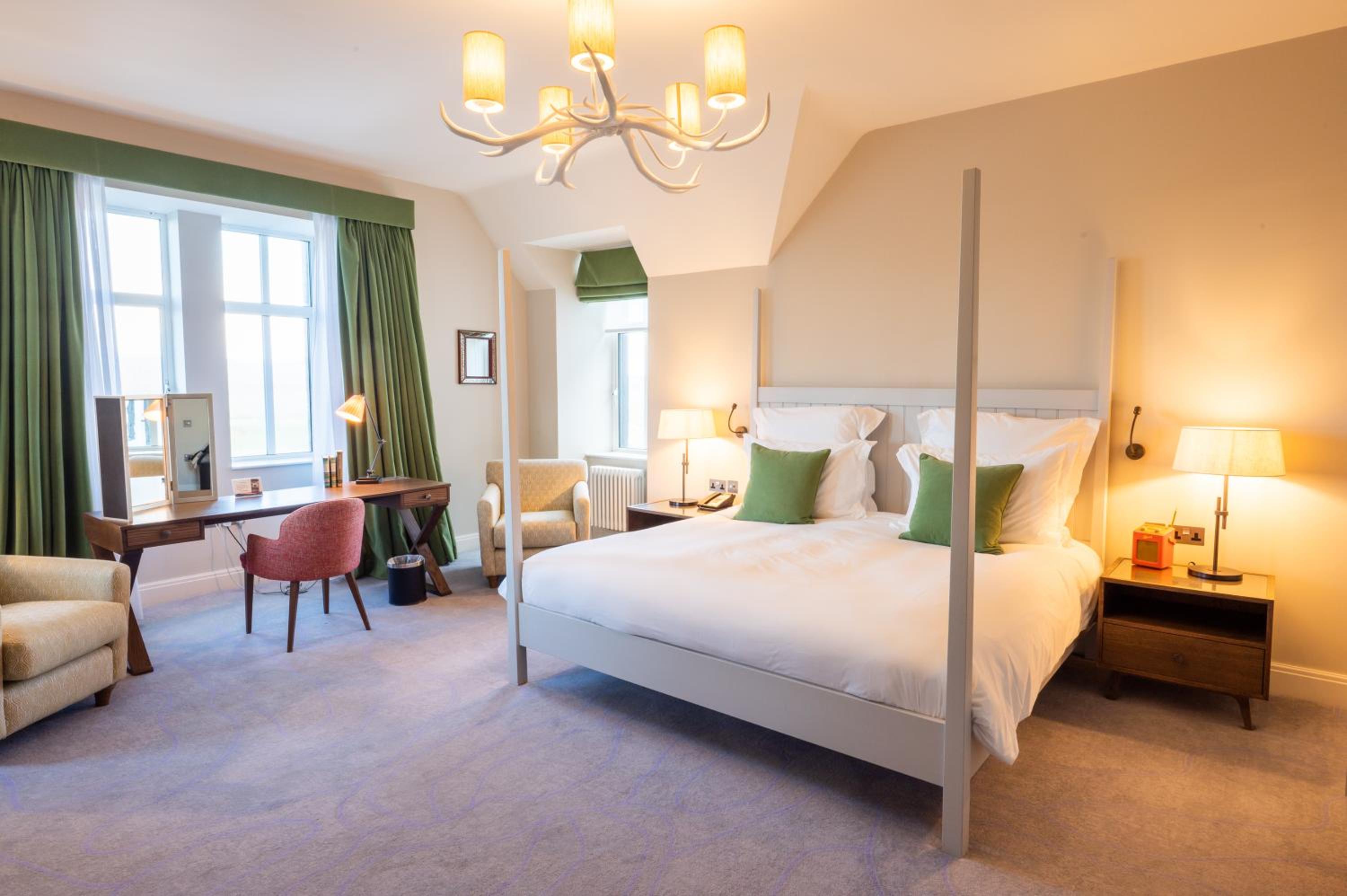 Island, King Bed