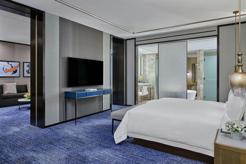 1 Bedroom, Caroline Astor, Suite, King Bed, Water View, Sofa