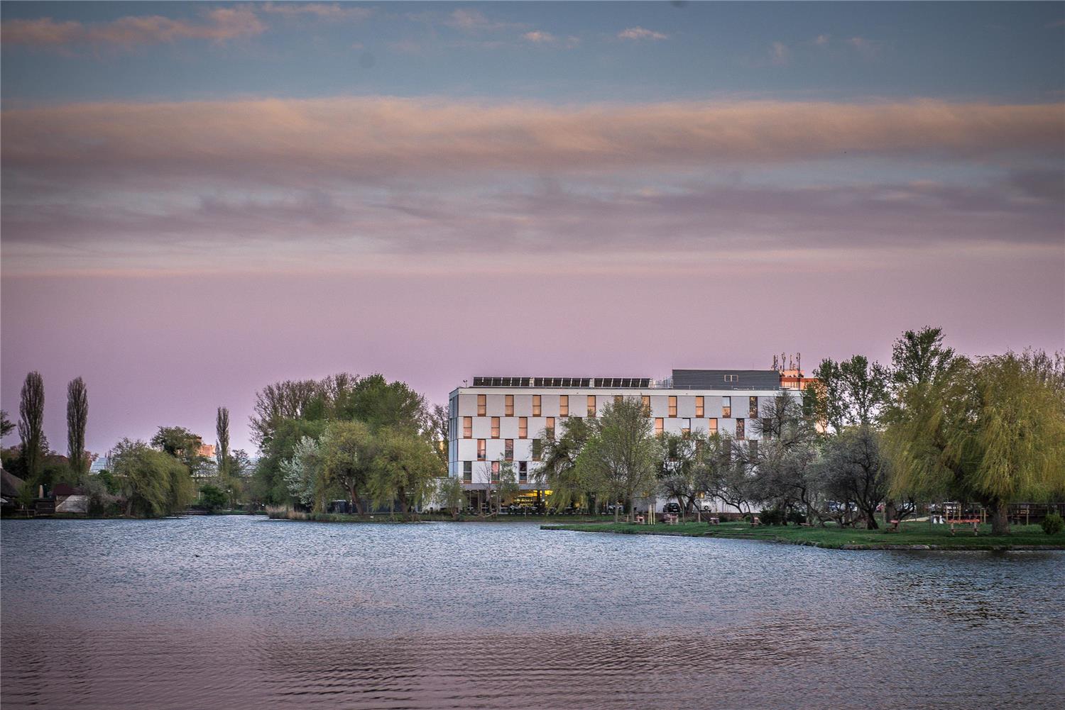 Best Western Plus Lakeside Hotel 3/58