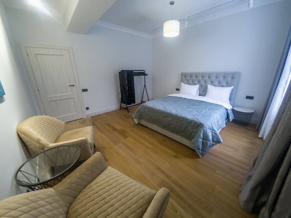 DELUXE, APARTMENT, QUEEN BED, MOUNTAIN VIEW, SMOKING