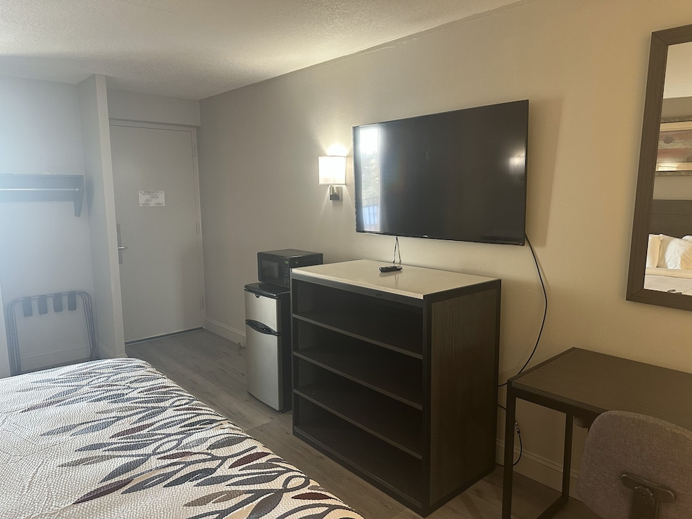 Red Roof Inn Media 7/20