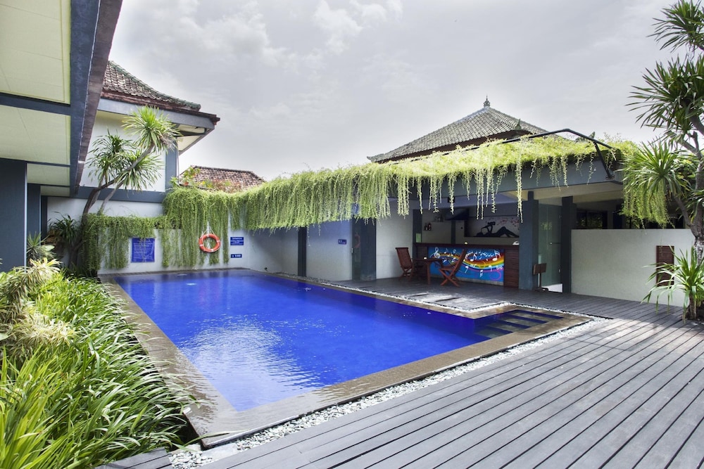 The Yani Hotel 52/57