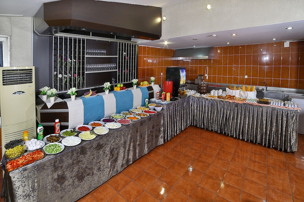 The Center Hotel 30/33