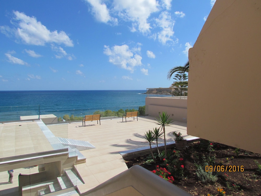 Archipelagos Hotel 32/46