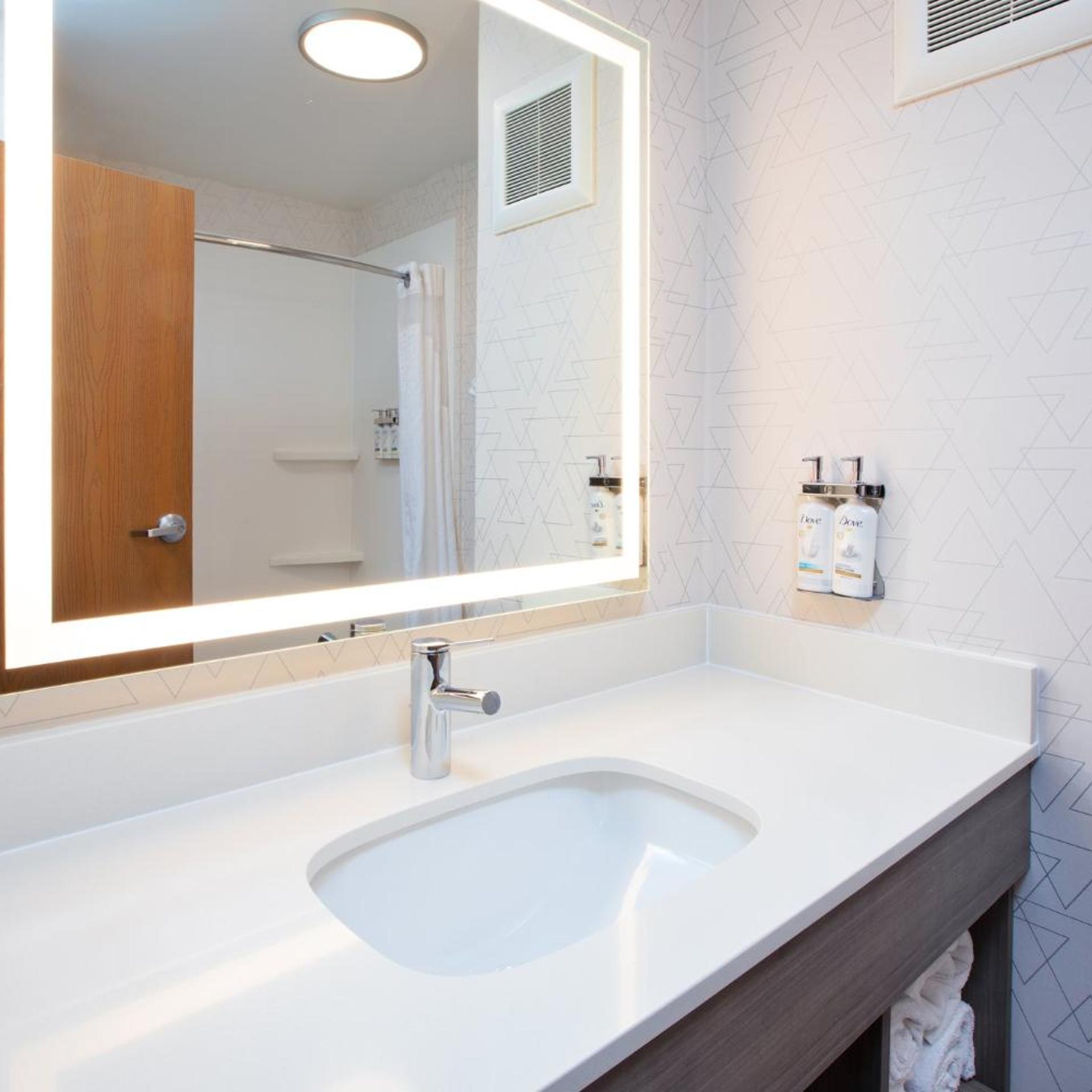 Suite, Accessible, Holiday Inn Express Hotel And Suites Buffalo 7/9