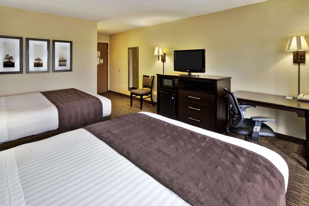 AmericInn by Wyndham Beaver Dam 11/60