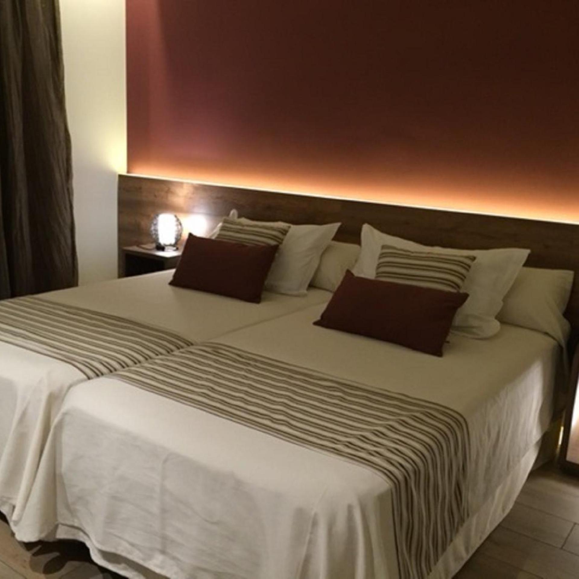 جناح، Hotel Venta Baños 2/3