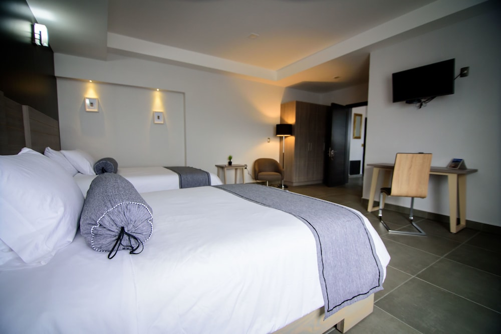 Maria Ines Hotel Suite 13/59