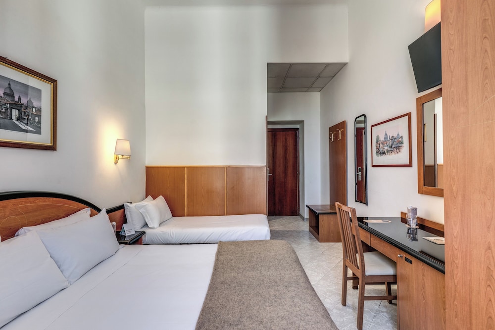 ROOM, TRIPLE