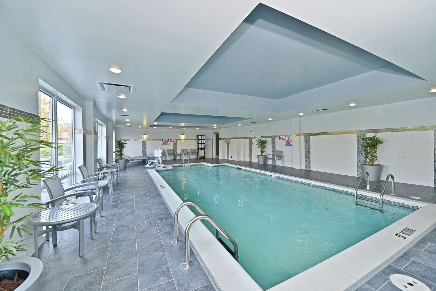 swimming pool spa