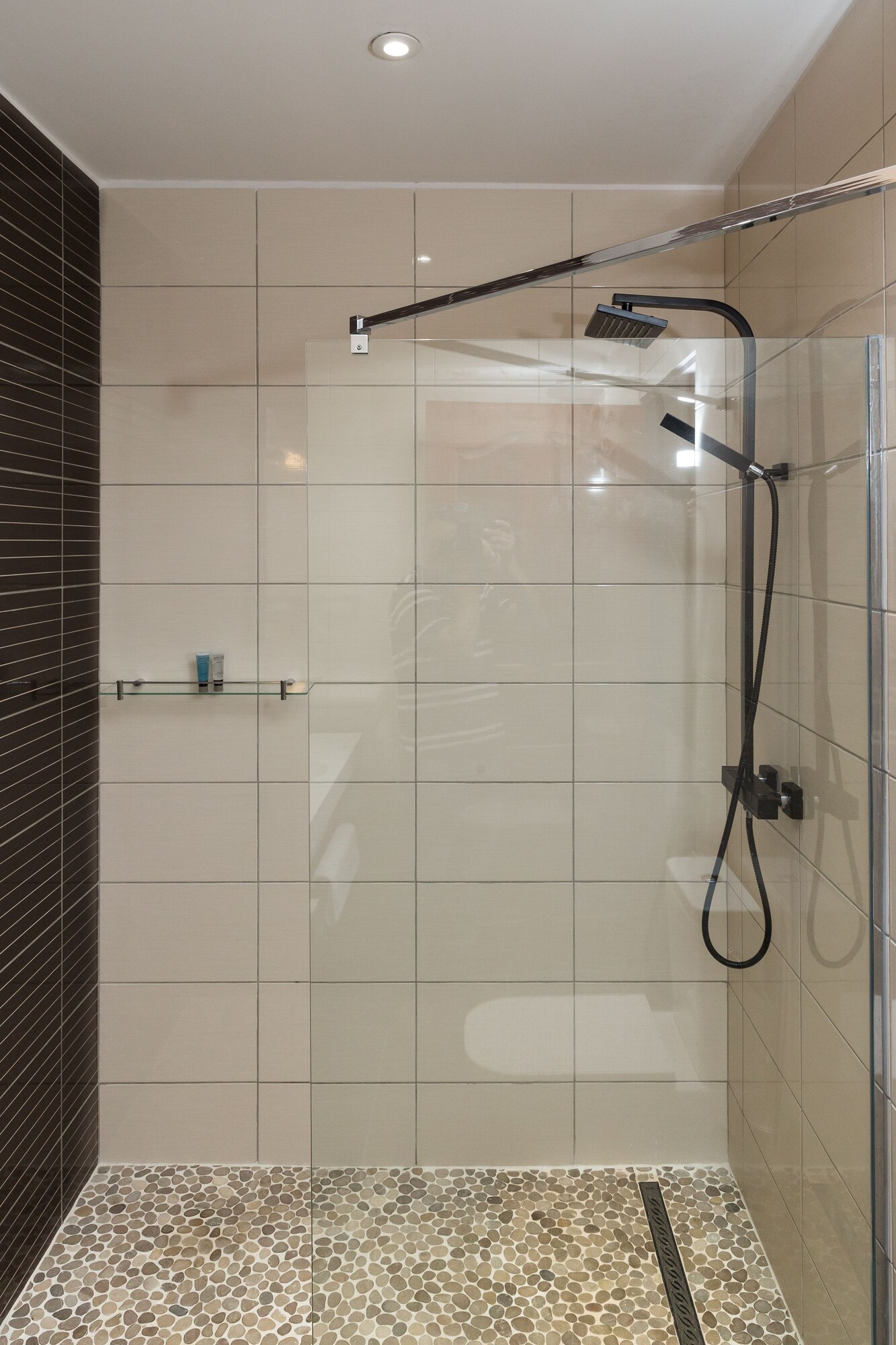 جناح كومفورت بسرير كوين بشرفة بمطبخ، Eclipse Apartment 7/7