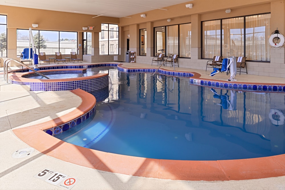 Holiday Inn Express And Suites Indianapolis W Airport Area 5/65