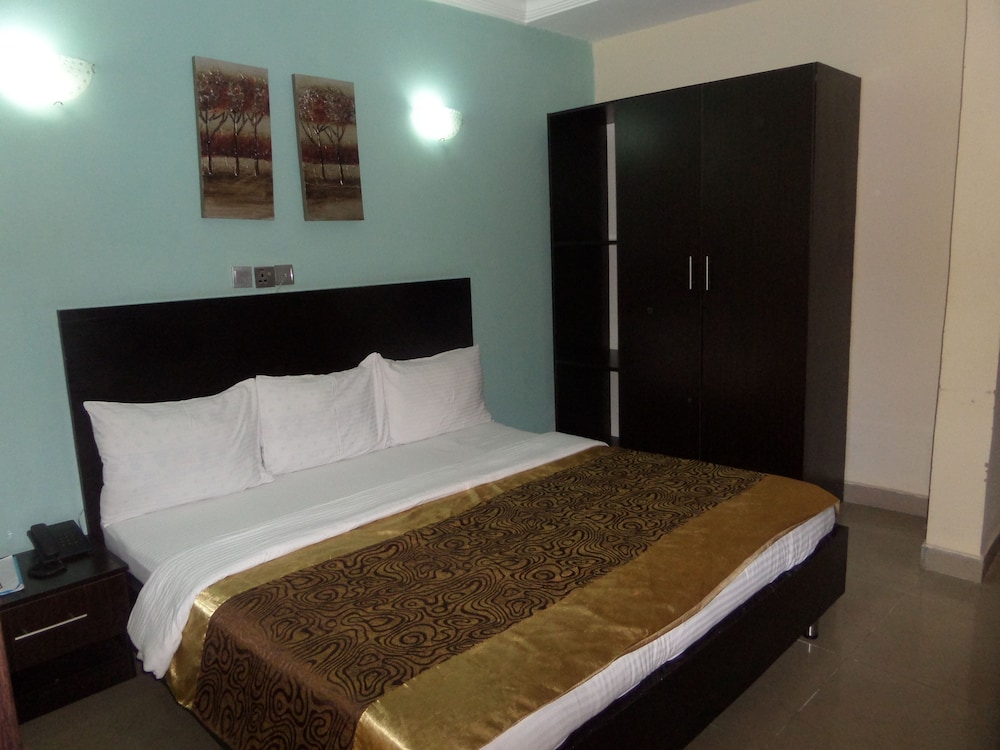 DELUXE, QUEEN BED