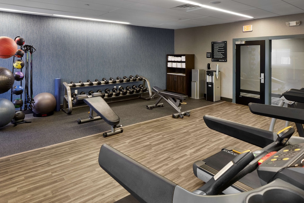 Hampton Inn Newark Airport 16/31