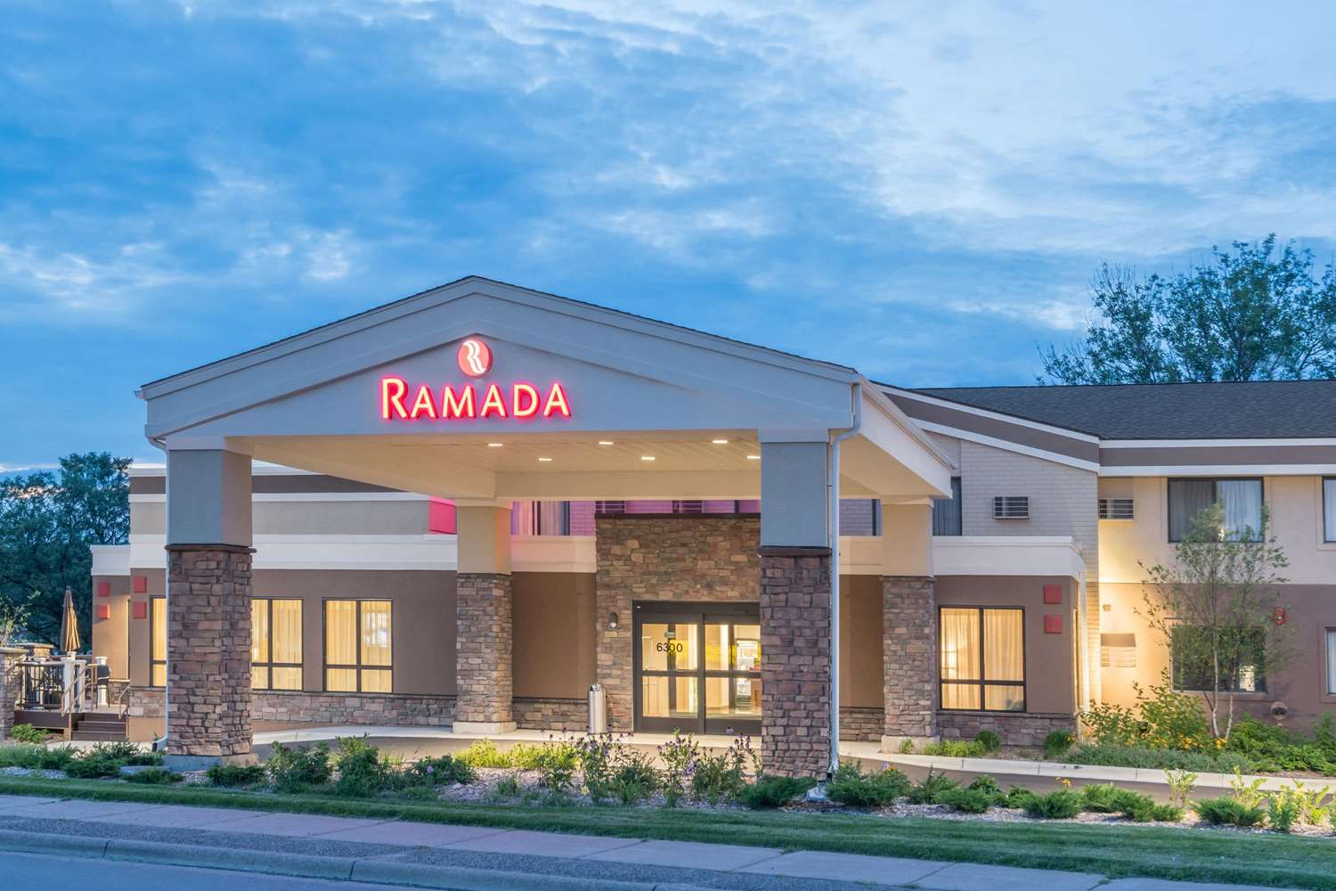 Ramada By Wyndham Minneapolis Golden Valley 2/42