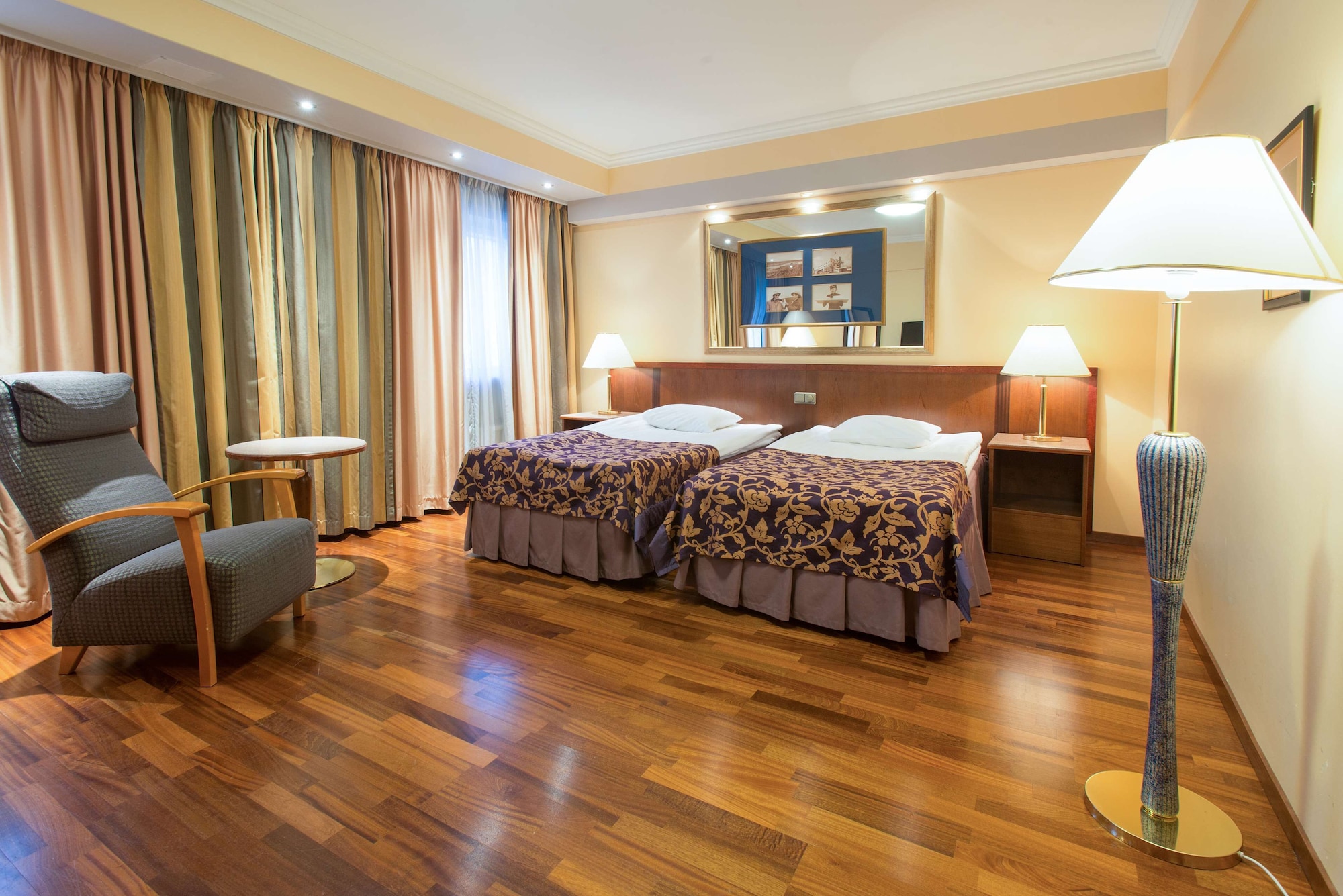 SUPERIOR, TWIN BEDS