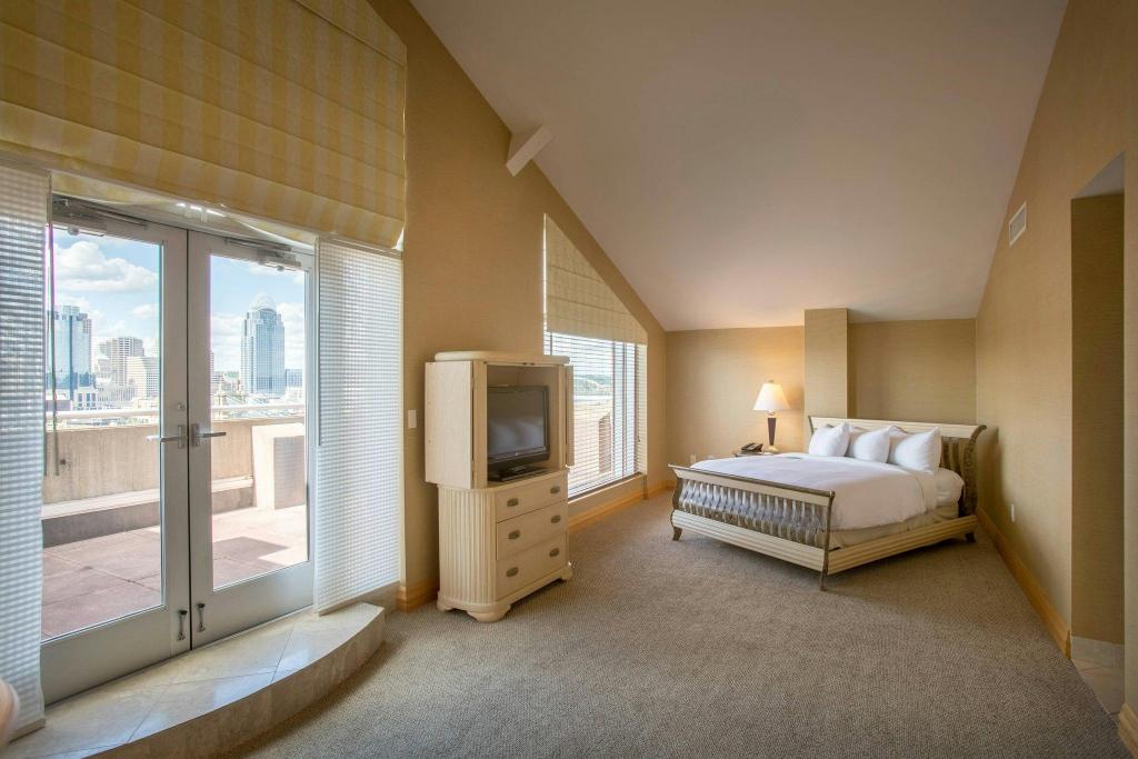 Presidential, Suite, King Bed, River View, Jetted Tub, Balcony, Pool Access, High Floor
