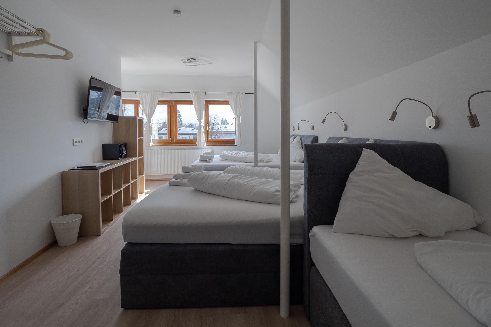 غرفة عائلية بسرير فردي وسريرين كوين، Hotel Heimgartl 2/3