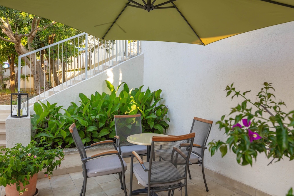 Pharia Aparthotel 47/61