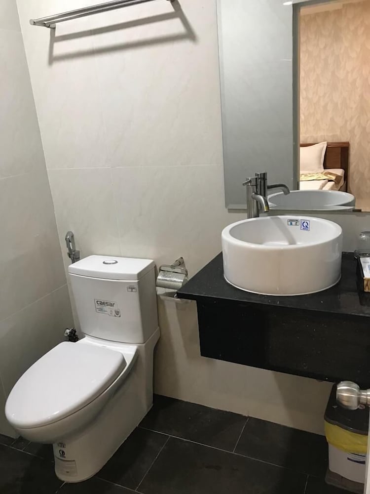 ROOM, SINGLE