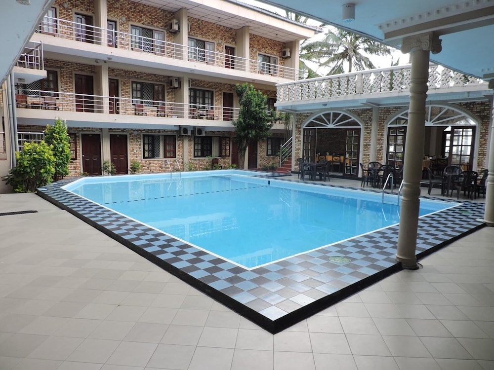 Oasis Beach Resort 7/41