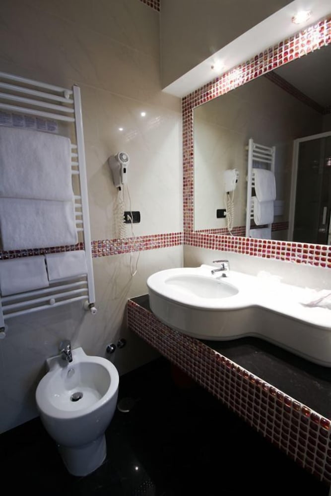 Hotel Caracciolo 58/62