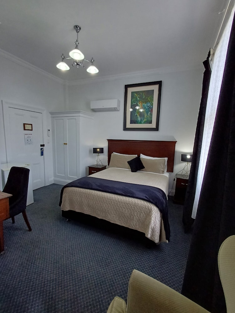 Art Hotel on York 30/65